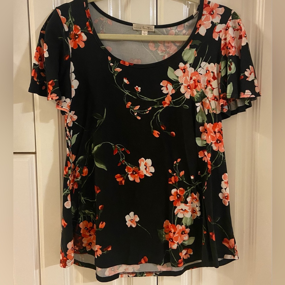 Medium stretchy comfortable black floral cotton top